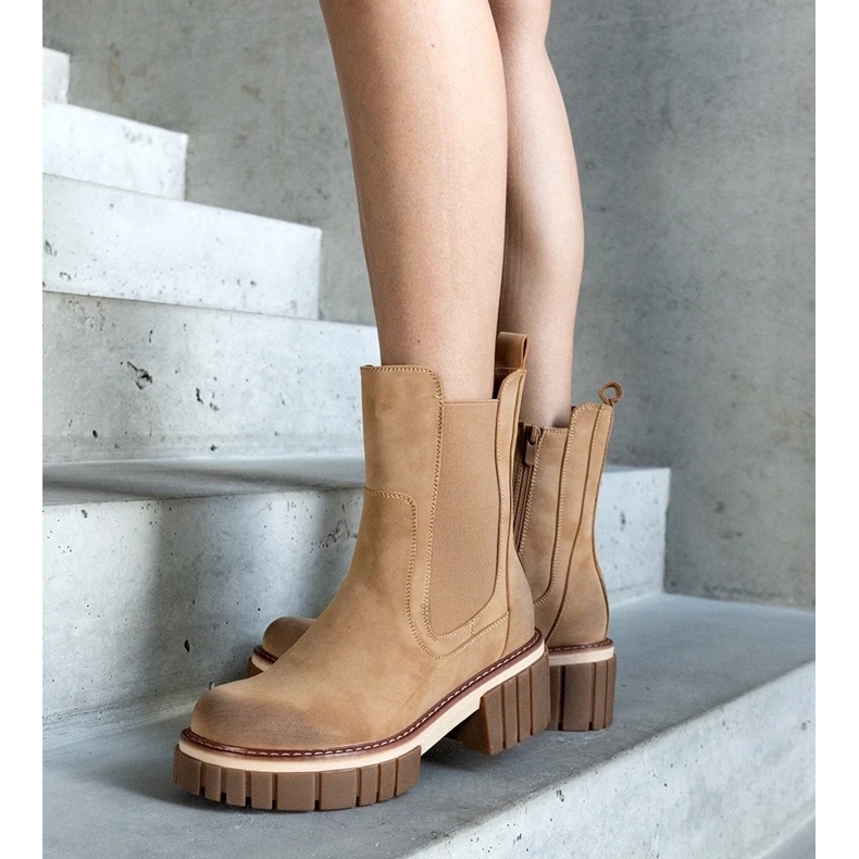 D/CEO Bež masivne čizme s platformom s abrazijama od Sholla 2