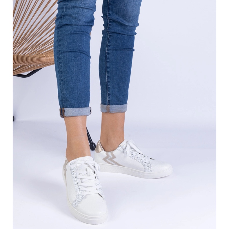 Ženske bijele tenisice s utiskivanjem i sjajem bijela 1