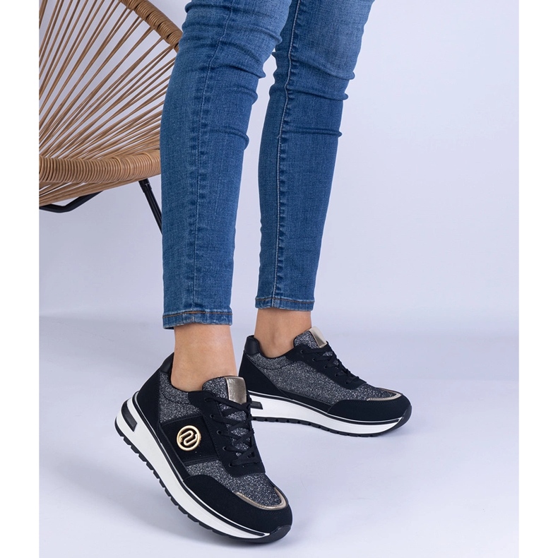 Crne tenisice sjajne sa zlatnim ukrasom crno 1