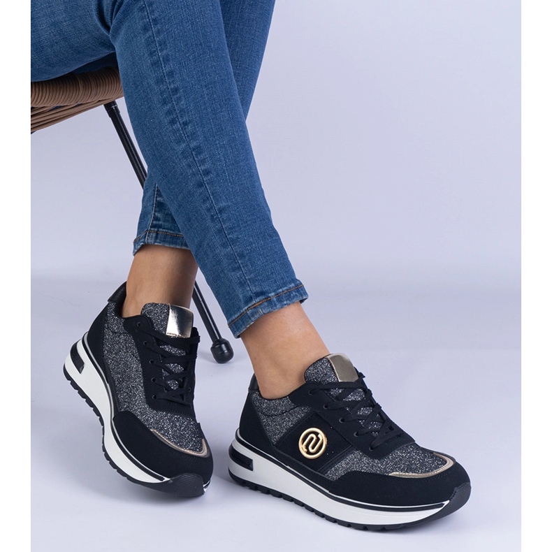 Crne tenisice sjajne sa zlatnim ukrasom crna 2