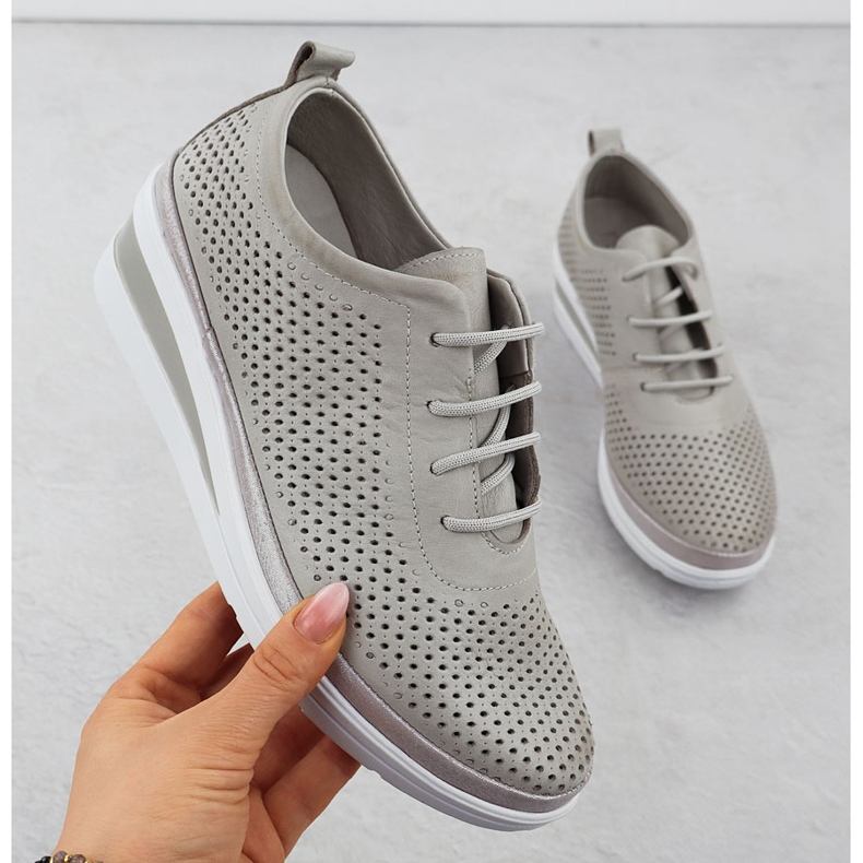 Kožne ženske sportske cipele za otvoreni klin sivi T.Sokolski W24-150 siva 1