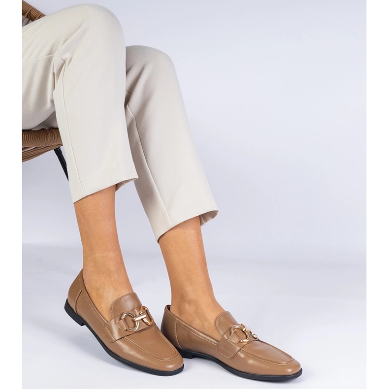 Smeđe ženske natikače sa zlatnim ukrasom smeđa 2