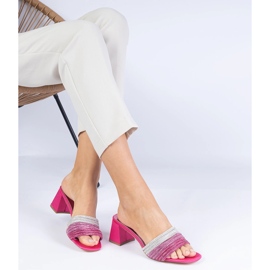 Ružičasti elegantni jastuci na stupu s cirkonima ružičasta 1