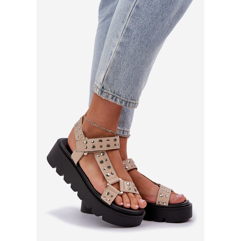 Ukrašene sandale na bež platformi 1