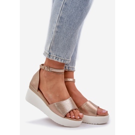 Lagane sandale na platformi i osjetljivi zlatni klinovi 1