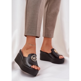 Papuče na platformi i klinovi s crnim ukrasom crna 2