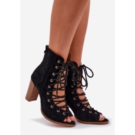 Sandale na posta s gornjim i crnim vezanjem crna 1