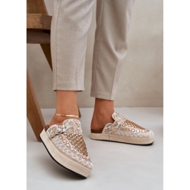 Ukrašeni flip jahuri na bež platformi 2