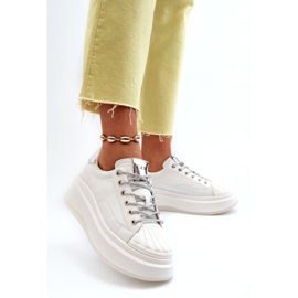 Ženske sportske kožne tenisice na GOE NN2N4033 Bijela platforma 1