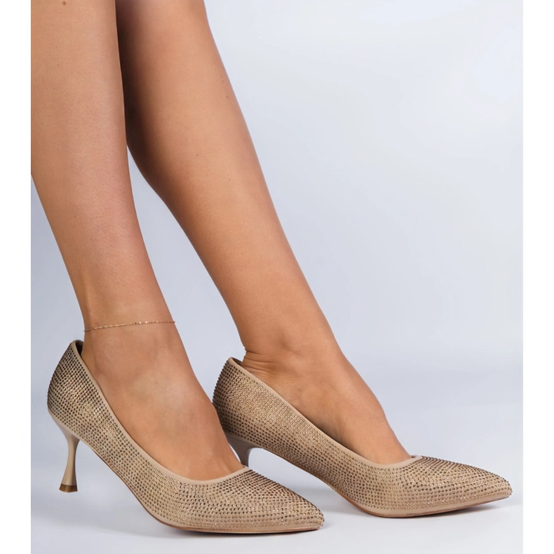 Zlatne elegantne pumpe ukrašene cirkonima zlatna 1