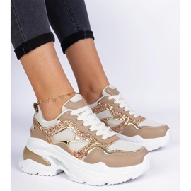 Smeđe ženske tenisice ukrašene sjajem smeđa 1