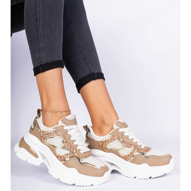 Smeđe ženske tenisice ukrašene sjajem smeđa 2