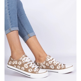 Smeđe ženske tkanine s cvijećem smeđa 1