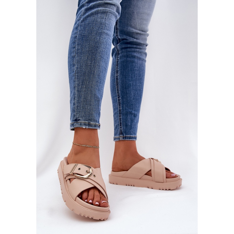 Papuče na platformi s bež kopčama 2