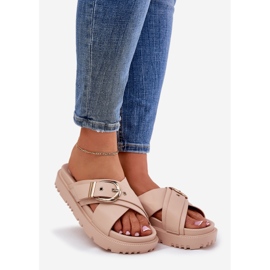 Papuče na platformi s bež kopčama 1