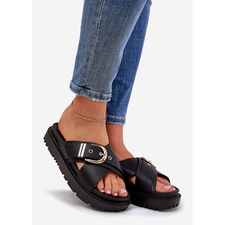 Papuče na platformi s crnom kopčom crna 1