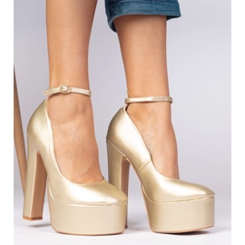 Zlatne metalne pumpe na visokoj posta zlatni 2