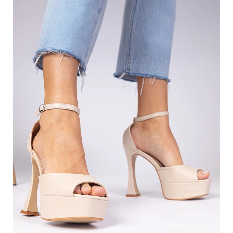 Bež sandale na visoku petu 2