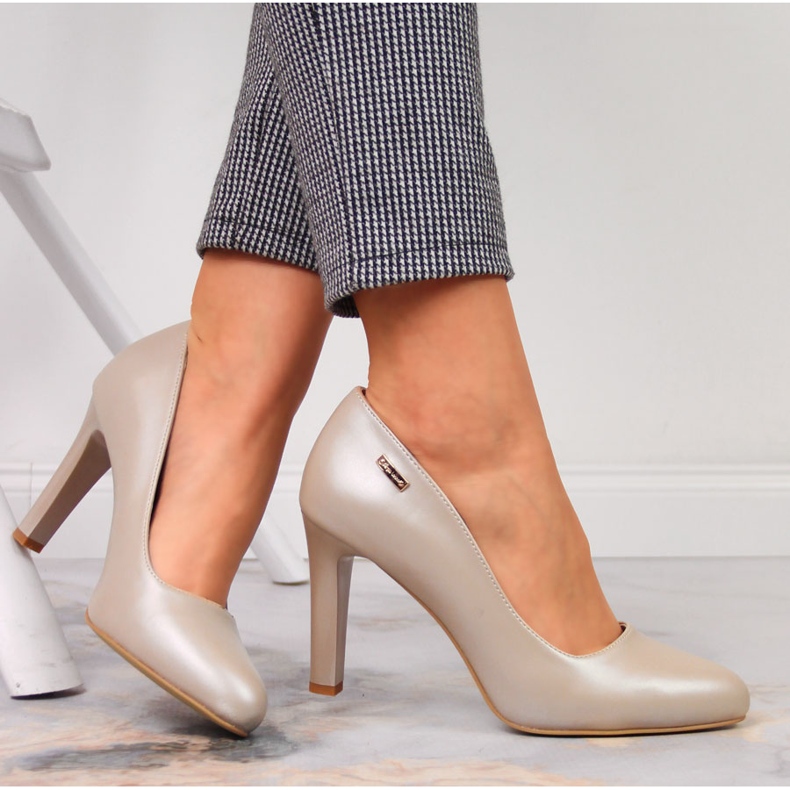 Pumpe na post pearl nude Sergio Leone bež 1