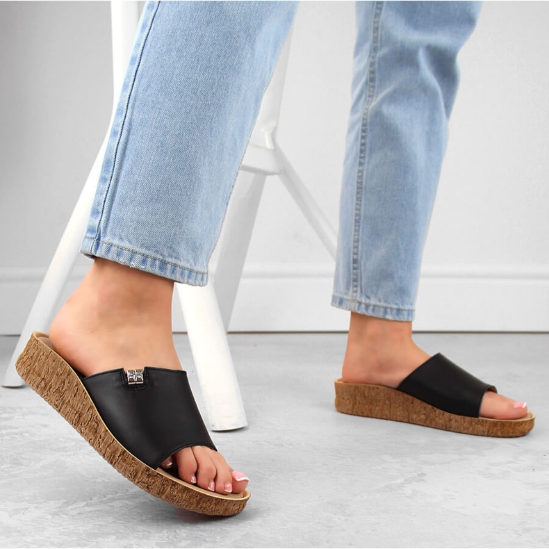 Udobne ženske kožne japanke, crne Helios 130.011 crna 2