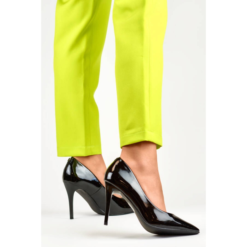 Lakirane crne pumpe sa šiljatim vrhom GD-FL59B crna 1