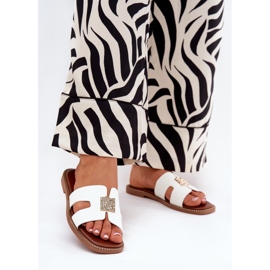 Ravni flip lepci s izrezima i bijelim ukrasom bijela 2