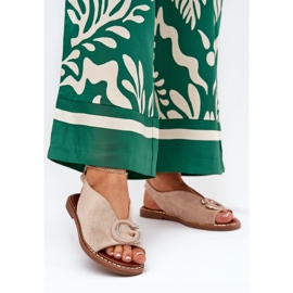 Ravne ženske sandale s bež ukrasom 2