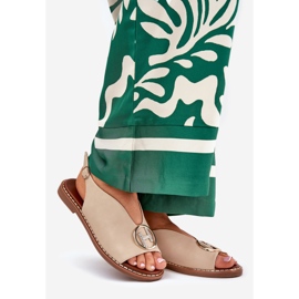 Ravne elegantne sandale s bež ukrasom 1