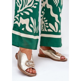 Laura Messi Kožne sandale s ravnim ukidanjem s ukrasom Laure Messi 2865 Zlotys zlatni 2