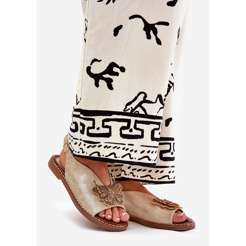 Jezzi Ženske sandale s ravnim slovima sa zlatnim ukrasom zlatna 1