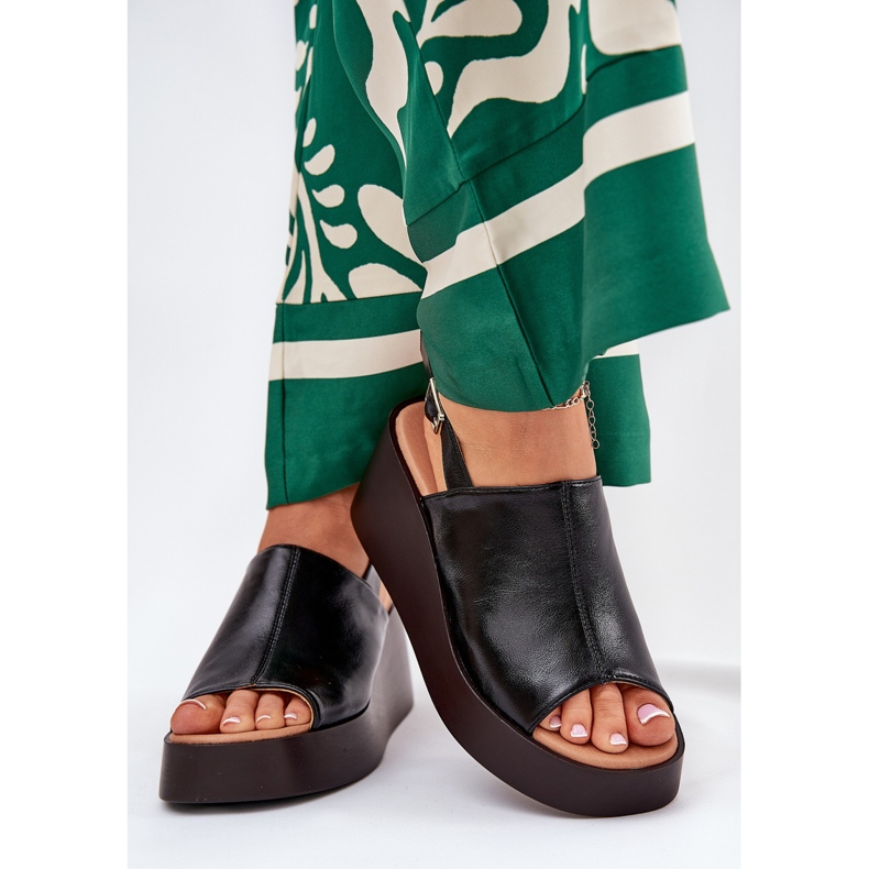 Jezzi Ženske sandale s eko kožom na platformi i crnim klinovima crna 2