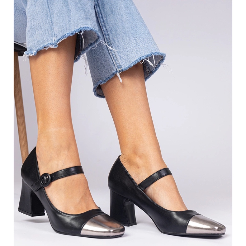 Crne ženske pumpe sa srebrnim nožnim prstima crno 2