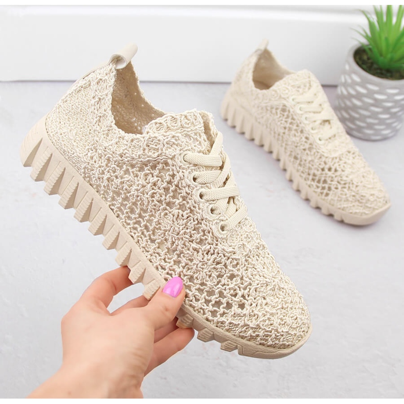 Ženske bež čipkaste sportske cipele T.Sokolski 1982 1