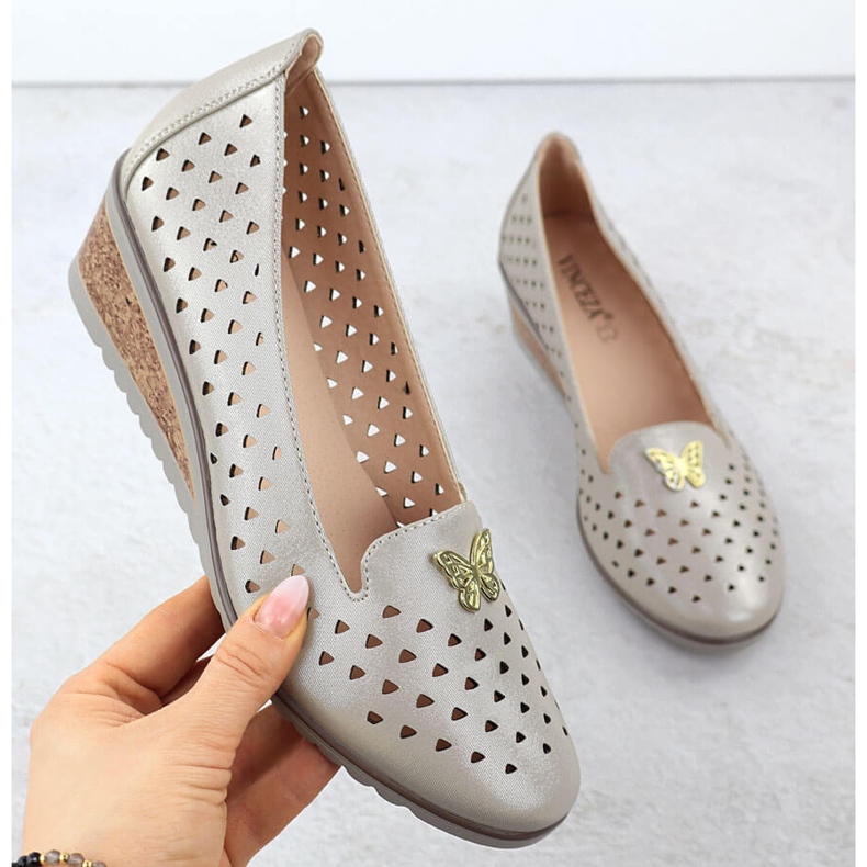 Ženske cipele na otvorenom klinu s ukrasom zlatnog Vinceza 58472 zlatni 1