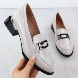 Ženske cipele lakirane ukrasnom petom siva Vinceza 58492 1