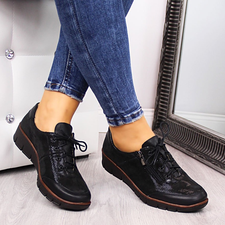 Crne cipele od sjajne kože Helios 334 crno 2