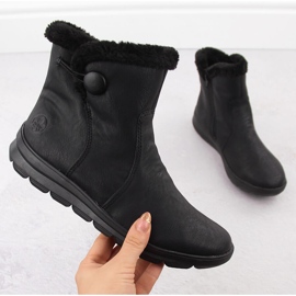 Ženske zimske čizme s krznom crne Rieker Z0080-00 crno 1