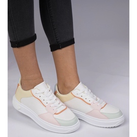 Bijele i žute sportske tenisice iz eko kože bijela 2