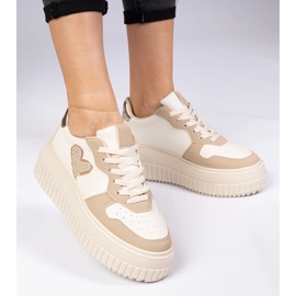 Smeđe ženske tenisice s brokatnim srcem smeđa 2