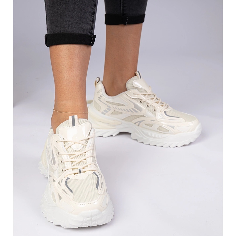 Bež sportske tenisice na ogromnom potplatu 1