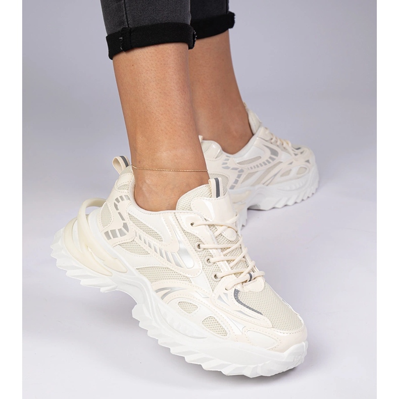 Bež sportske tenisice na ogromnom potplatu 2