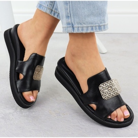 Eko-kože papuče na crnoj platformi s ukrasom Jezzi 2267 crna 1