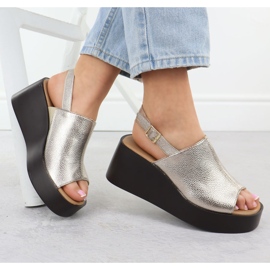 Ženske sandale na platformi Golden Jezzi 24130 zlatni 1