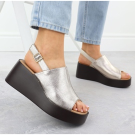 Ženske sandale na platformi Golden Jezzi 24130 zlatna 2