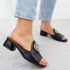 Papuče na stupnu crnu s ukrasom jezzi 214 crno 2