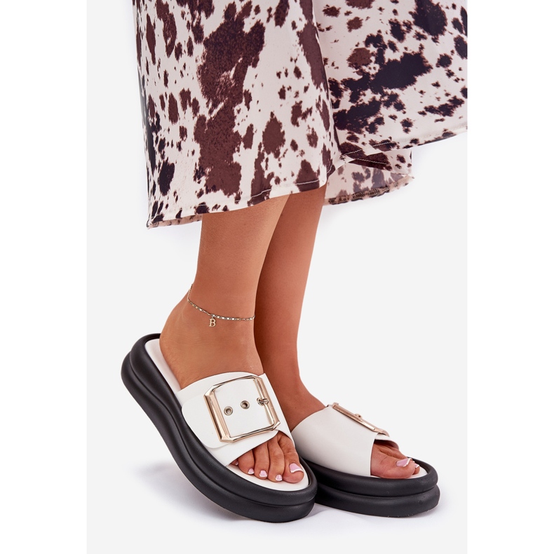 Ženski prelepozi na ogromnoj platformi s ukrasnom bijelom kopčom bijela 1