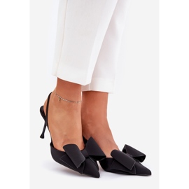 Visoke potpetice golim potpeticama i crnim lukom crno 1