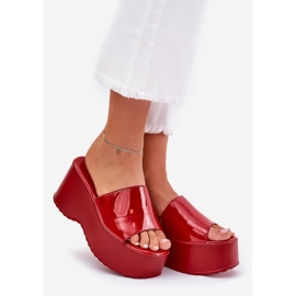 Oslikane ženske papuče na platformi i crvenim klinovima crvena 1