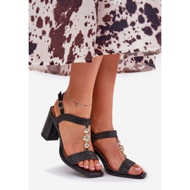 Ženske sandale na poštu s ukrasom i crnom pletenicom 1