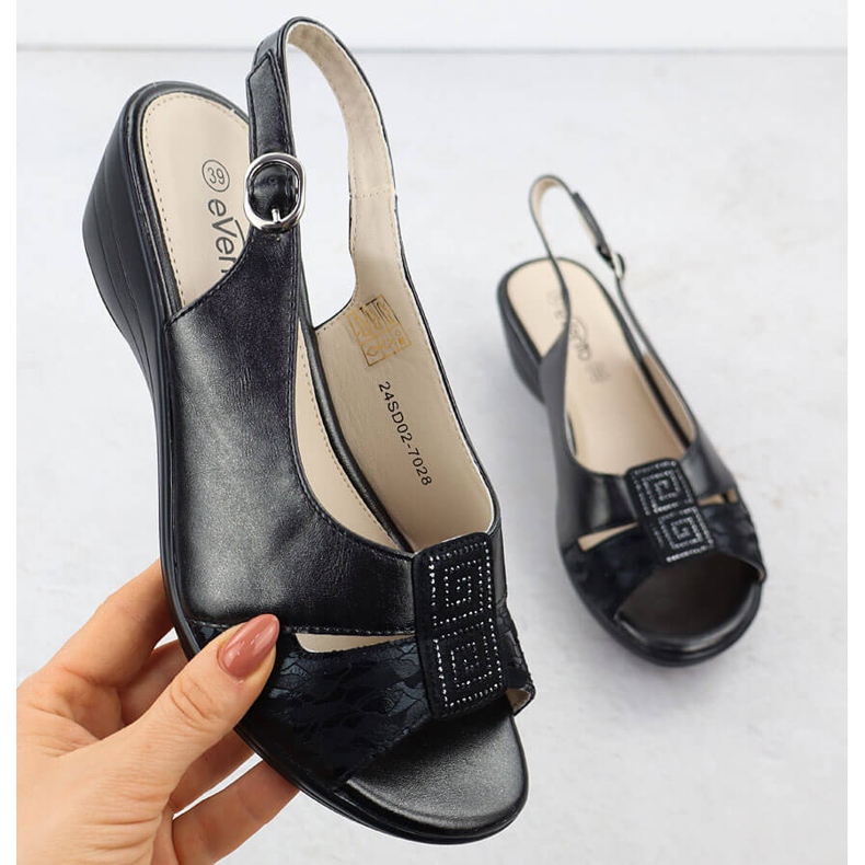 Ženske sandale na klinovima Black Evento 7028 crno 1